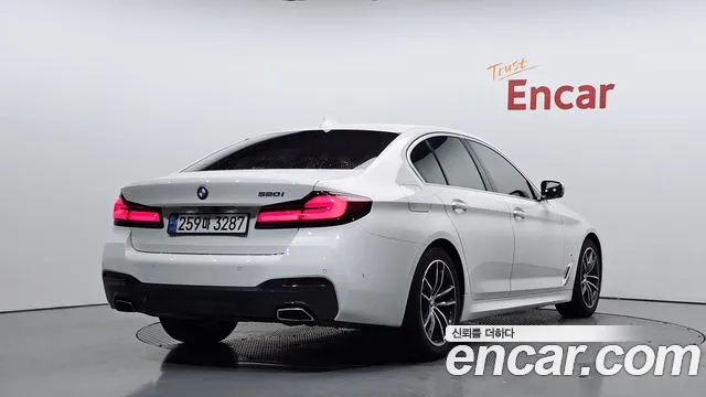 BMW 5-Series 2020 thumb 2