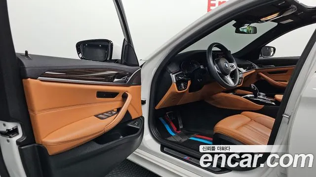 BMW 5-Series 2020 thumb 10