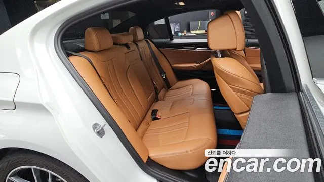 BMW 5-Series 2020 thumb 12