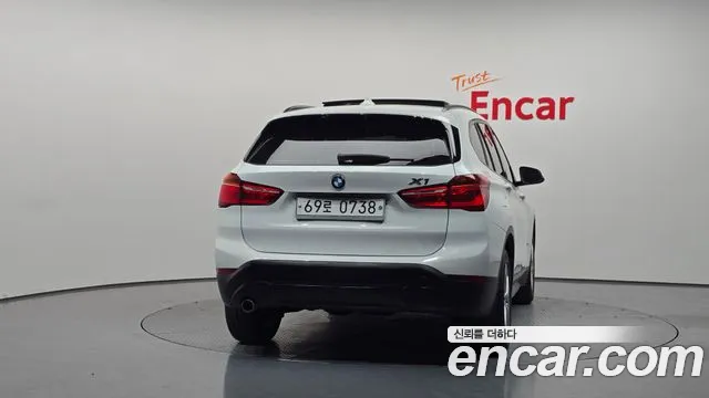 BMW X1 2016 thumb 3