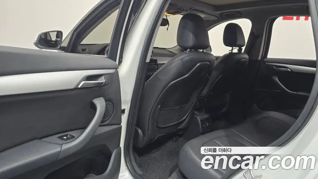 BMW X1 2016 thumb 10
