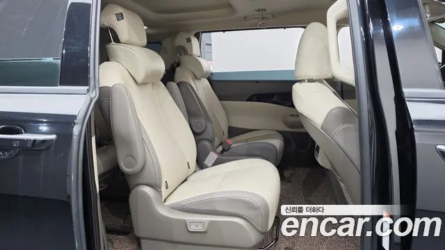 Kia Carnival 2024 thumb 11
