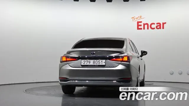 Lexus ES 2019 thumb 4