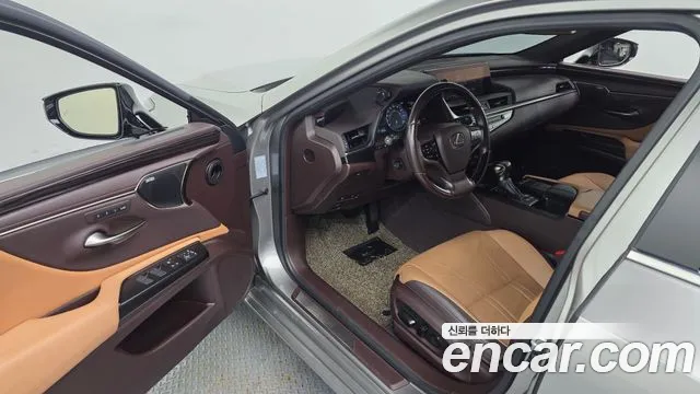 Lexus ES 2019 thumb 10