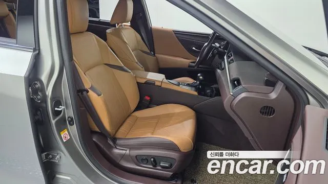 Lexus ES 2019 thumb 11