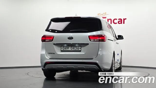 Kia Carnival 2016 thumb 4