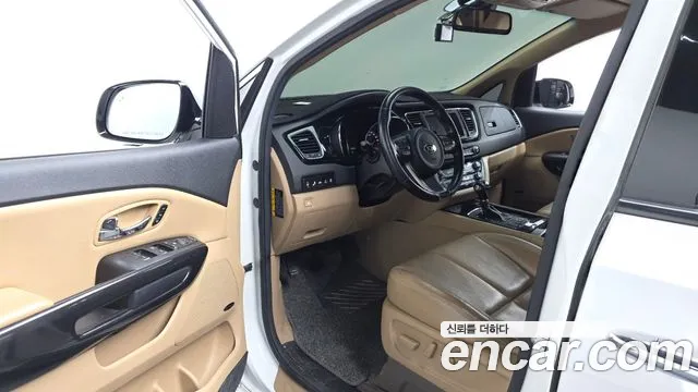 Kia Carnival 2016 thumb 10