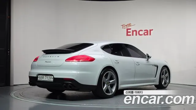 Porsche Panamera 2015 thumb 2