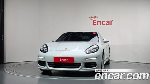 Porsche Panamera 2015 thumb 3