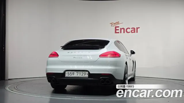 Porsche Panamera 2015 thumb 4