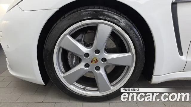 Porsche Panamera 2015 thumb 5