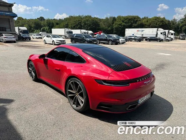 Porsche 911 2021 thumb 2