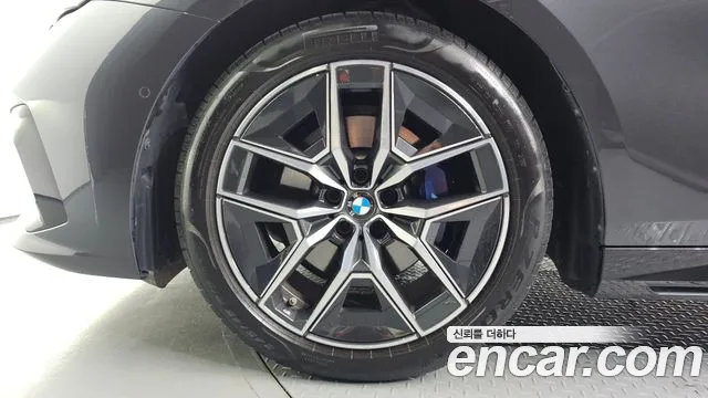 BMW 5-Series 2024 thumb 5