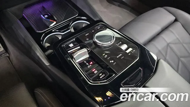 BMW 5-Series 2024 thumb 9
