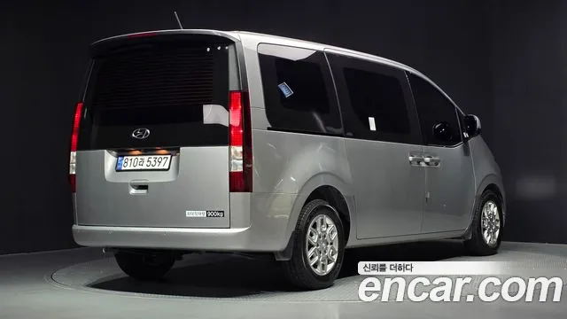 Hyundai Staria 2023 thumb 2
