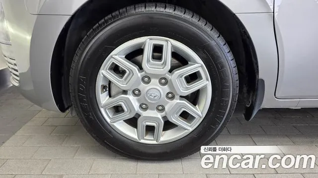 Hyundai Staria 2023 thumb 5