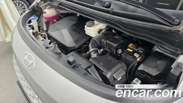 Hyundai Staria 2023 thumb 6
