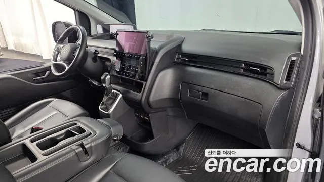 Hyundai Staria 2023 thumb 7