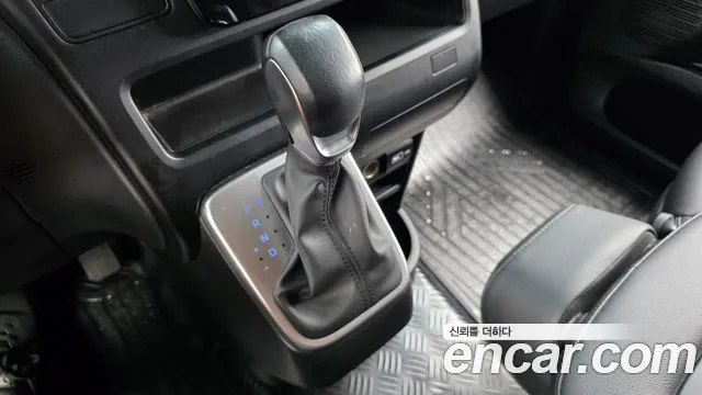 Hyundai Staria 2023 thumb 9