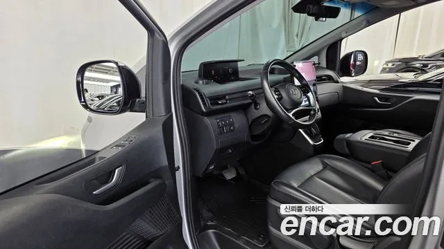 Hyundai Staria 2023 thumb 10