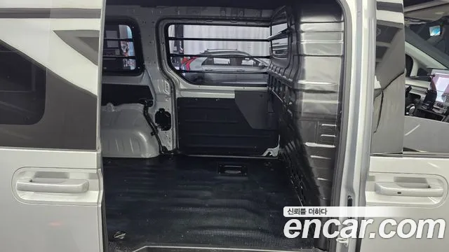 Hyundai Staria 2023 thumb 12