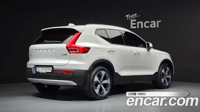 Volvo XC40 2022 thumb 2