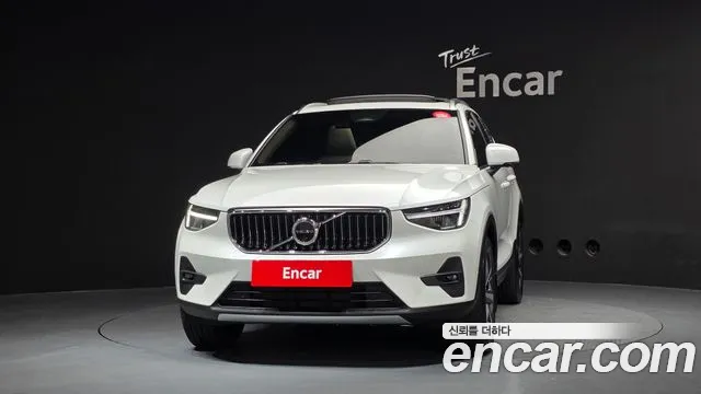 Volvo XC40 2022 thumb 3