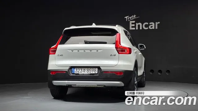 Volvo XC40 2022 thumb 4