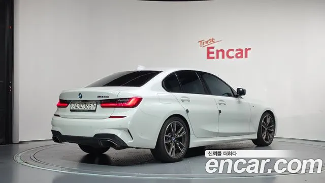 BMW 3-Series 2019 thumb 2