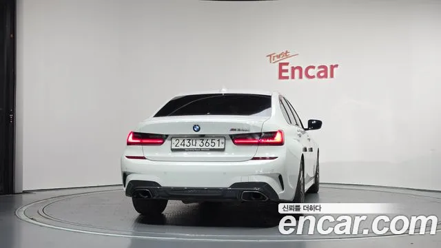 BMW 3-Series 2019 thumb 4