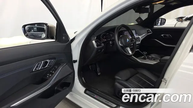 BMW 3-Series 2019 thumb 10