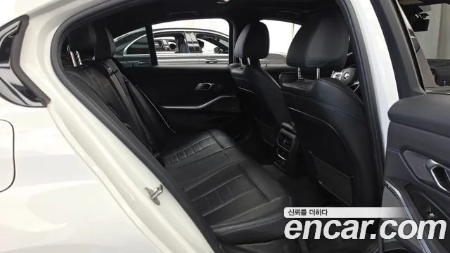 BMW 3-Series 2019 thumb 12