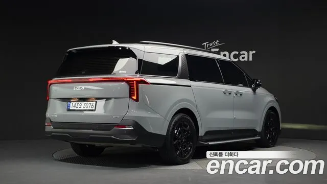Kia Carnival 2024 thumb 2