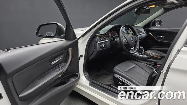 BMW 3-Series 2013 thumb 10