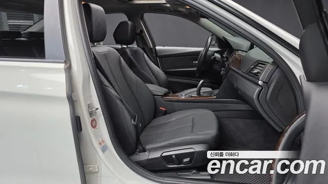 BMW 3-Series 2013 thumb 11