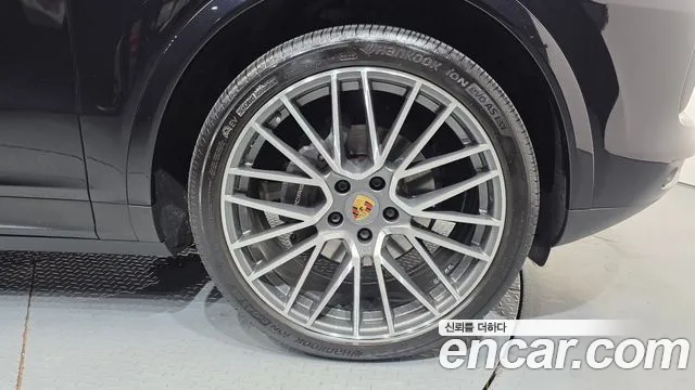 Porsche Cayenne 2022 thumb 5