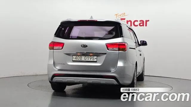 Kia Carnival 2016 thumb 4