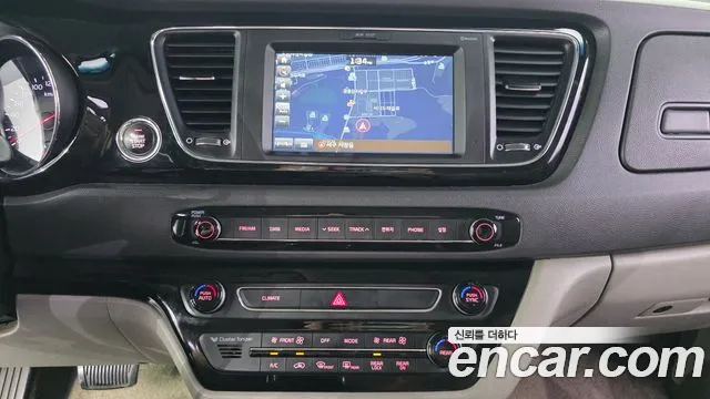 Kia Carnival 2016 thumb 11