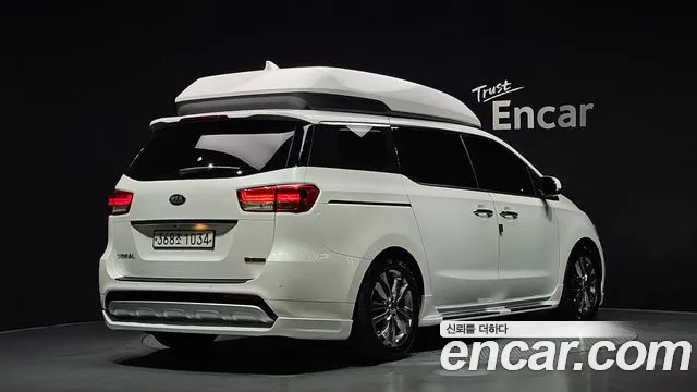 Kia Carnival 2017 thumb 2