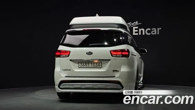 Kia Carnival 2017 thumb 4
