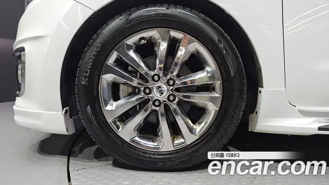 Kia Carnival 2017 thumb 5