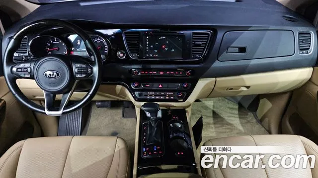 Kia Carnival 2017 thumb 7