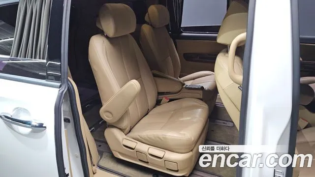 Kia Carnival 2017 thumb 11