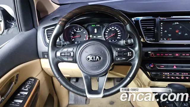 Kia Carnival 2017 thumb 12