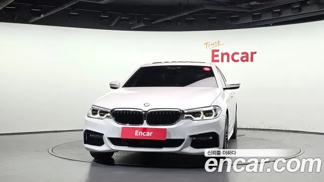 BMW 5-Series 2018 thumb 3