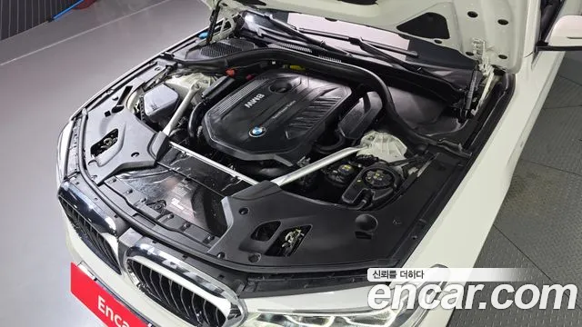 BMW 5-Series 2018 thumb 6