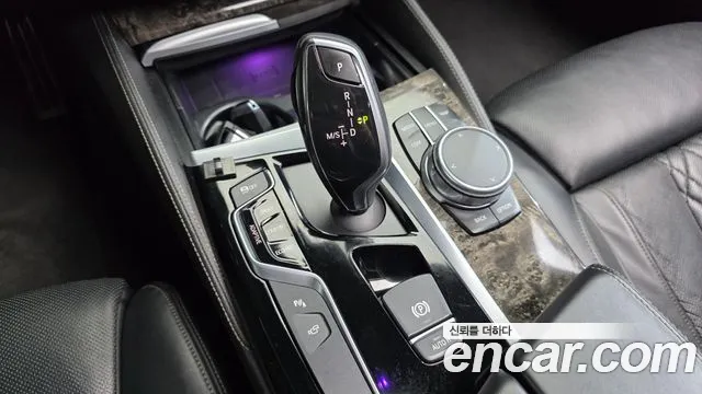 BMW 5-Series 2018 thumb 9