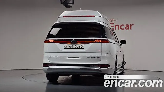 Kia Carnival 2021 thumb 3