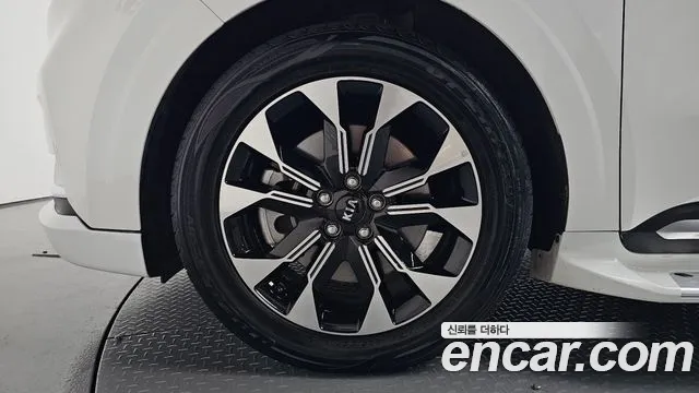 Kia Carnival 2021 thumb 4