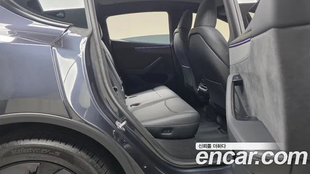 Tesla Model Y 2026 thumb 10